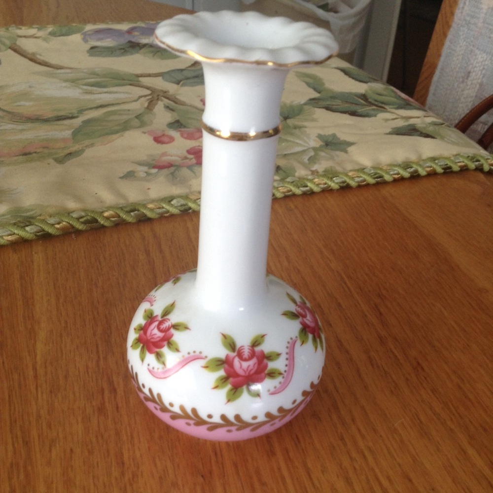 Nantucket Bud Vase Roses Gold Trim